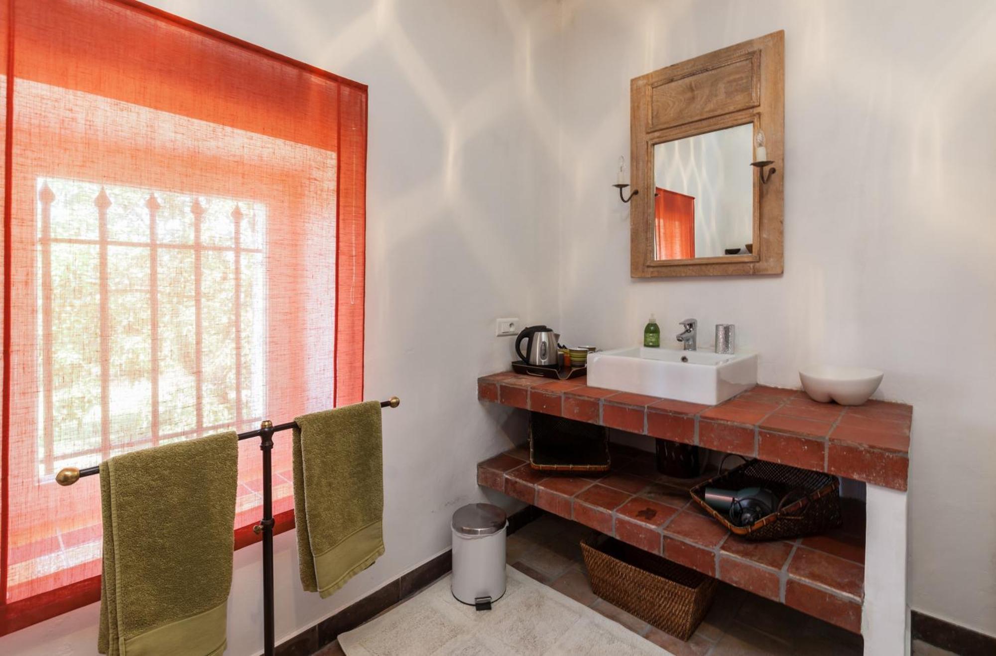 La Louviere Des Bruyeres Bed & Breakfast Robion en Luberon Room photo